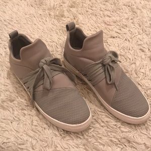 Steve Madden Grey Lancer